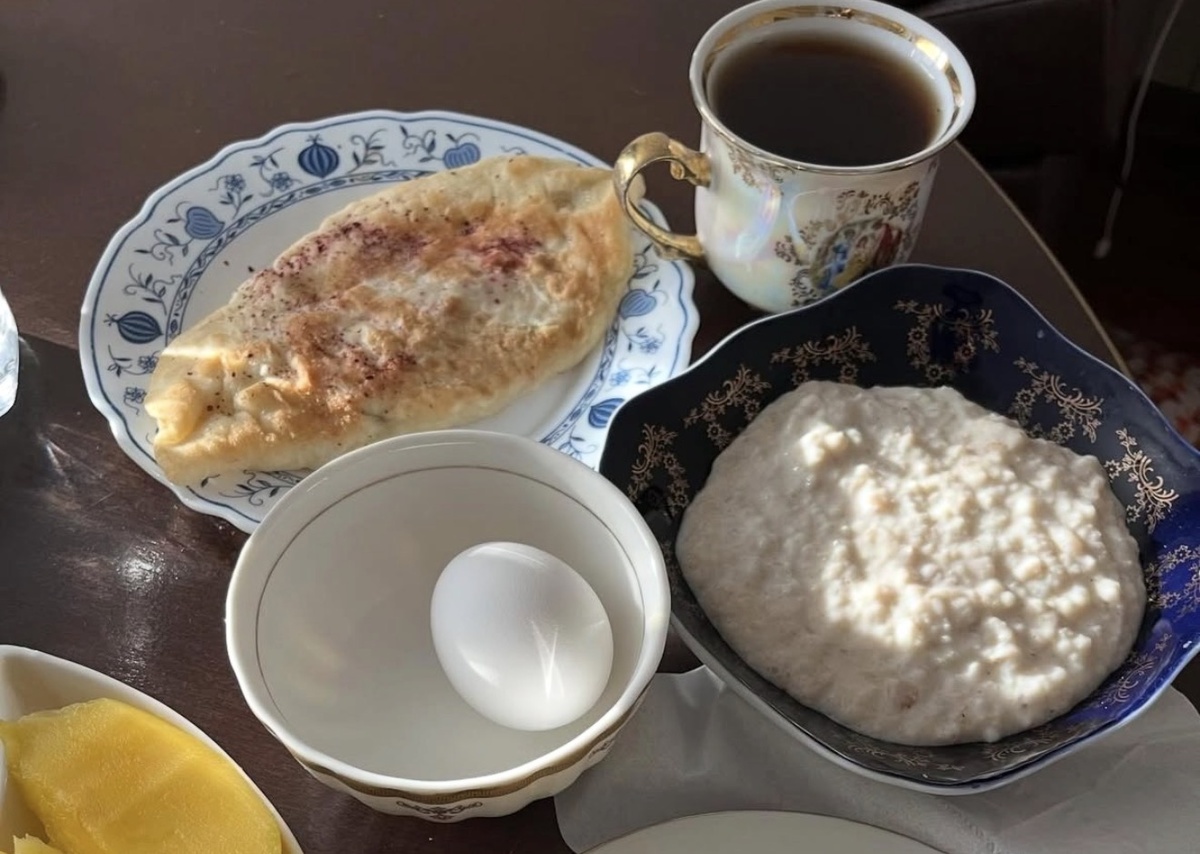 Завтрак для контроля сахара: зачем избегать привычной «каши, яйца и хлеба»