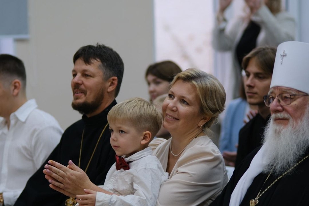 Сегодня, 20 марта, исполняется 50 лет протоиерею Алексию Самуйлову, настоятелю храма Преображения Господня села Бронница в Новгородском округе, главе замечательной многодетной семьи Сегодня, 20 марта, исполняется 50 лет протоиерею Алексию Самуйлову, настоятелю храма Преображения Господня села Бронница в Новгородском округе, главе замечательной многодетной семьи