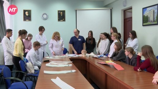 Новгородские врачи провели мастер-класс для одиннадцатиклассников