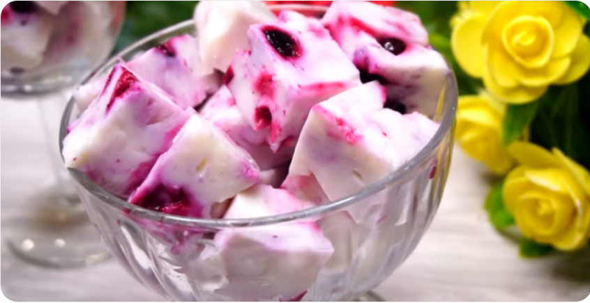 Нежный молочный десерт с ягодами: простота и свежесть на вашем столе