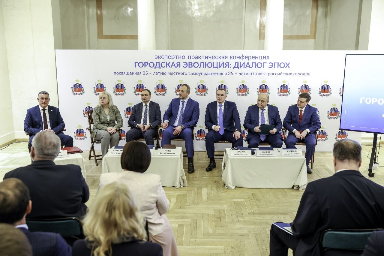 Александр Розбаум: Уважаемые Новгородцы!. Сегодня как председатель Союза российских городов, при поддержке Администрации Президента Российской Федерации и Всероссийской ассоциации развития местного самоуправления (ВАРМСУ)...