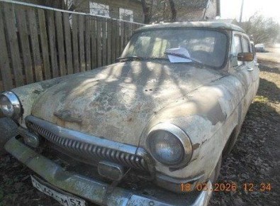 В Великом Новгороде владельцу раритетного брошенного авто нужно освободить место
