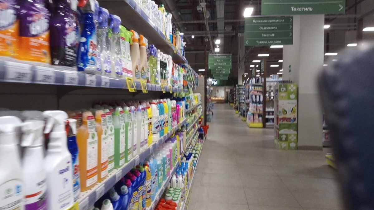 Безупречный блеск за считанные минуты: идеальная чистка натяжного потолка