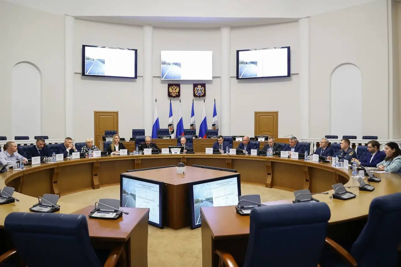 В правительстве региона прошло заседание комиссии по безопасности дорожного движения В правительстве региона прошло заседание комиссии по безопасности дорожного движения