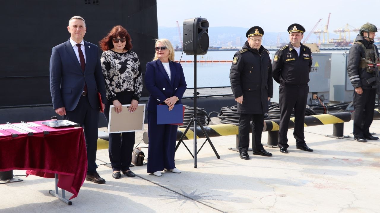 Александр Розбаум: Уважаемые Новгородцы!. Вместе с первым заместителем начальника управления Администрации Губернатора Новгородской области по вопросам безопасности Людмилой Петровной Смирновой и депутатом Новгородской... Александр Розбаум: Уважаемые Новгородцы!. Вместе с первым заместителем начальника управления Администрации Губернатора Новгородской области по вопросам безопасности Людмилой Петровной Смирновой и депутатом Новгородской...