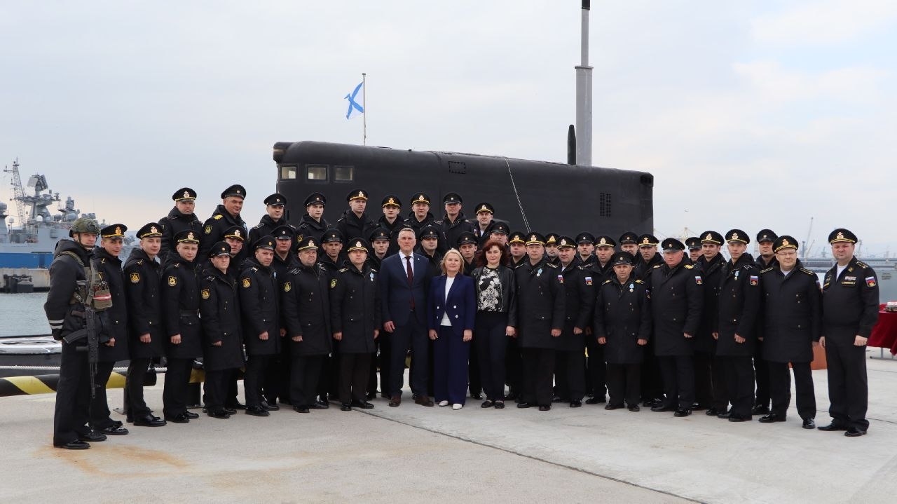Александр Розбаум: Уважаемые Новгородцы!. Вместе с первым заместителем начальника управления Администрации Губернатора Новгородской области по вопросам безопасности Людмилой Петровной Смирновой и депутатом Новгородской... Александр Розбаум: Уважаемые Новгородцы!. Вместе с первым заместителем начальника управления Администрации Губернатора Новгородской области по вопросам безопасности Людмилой Петровной Смирновой и депутатом Новгородской...