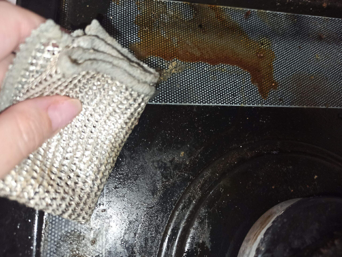 Простой способ очистки плиты: безопасное решение с ингредиентами из кухни