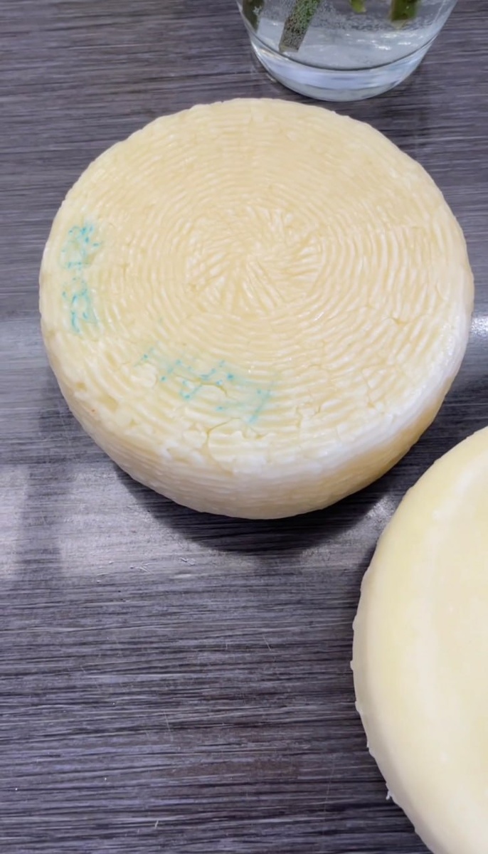 Почему трескается сыр и как это предотвратить