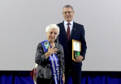 Друзья, мы хотим представить вам чудесный материал Оксаны Егоровой из газеты «Крестцы», посвящённый Заслуженному учителю России Анне Алексеевне Алексеевой