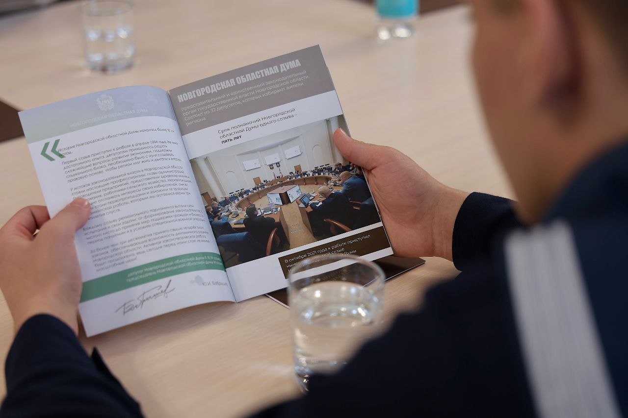 Воспитанники Клуба юных моряков капитана Варухина Н.Г. посетили Новгородскую областную Думу Воспитанники Клуба юных моряков капитана Варухина Н.Г. посетили Новгородскую областную Думу