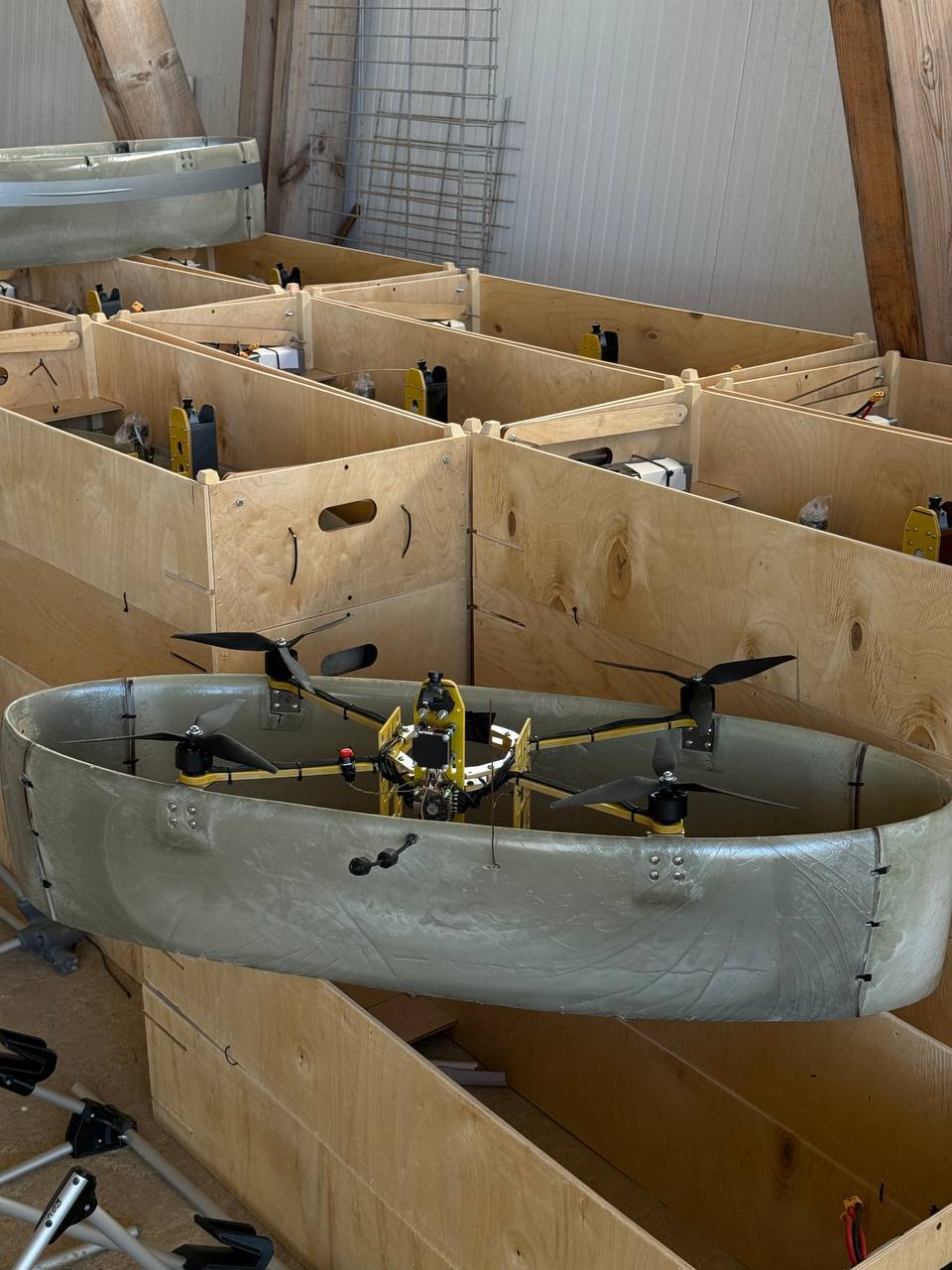 Российский научно-производственный центр "Ушкуйник" (Великий Новгород) представил новейший барражирующий боеприпас "Князь Владимир Святославович" оригинальной кольцевой схемы с дальностью полета свыше 50 км, который уже...