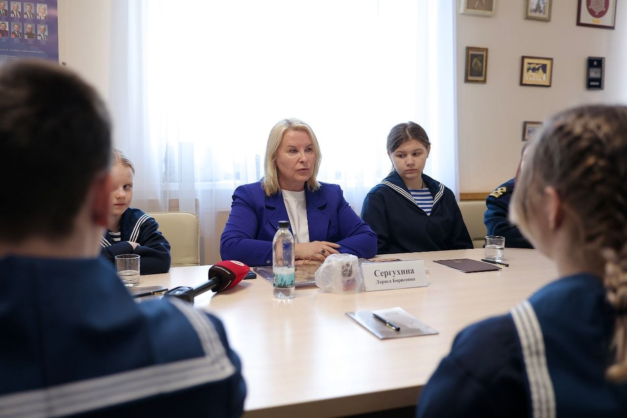 Воспитанники Клуба юных моряков капитана Варухина Н.Г. посетили Новгородскую областную Думу Воспитанники Клуба юных моряков капитана Варухина Н.Г. посетили Новгородскую областную Думу