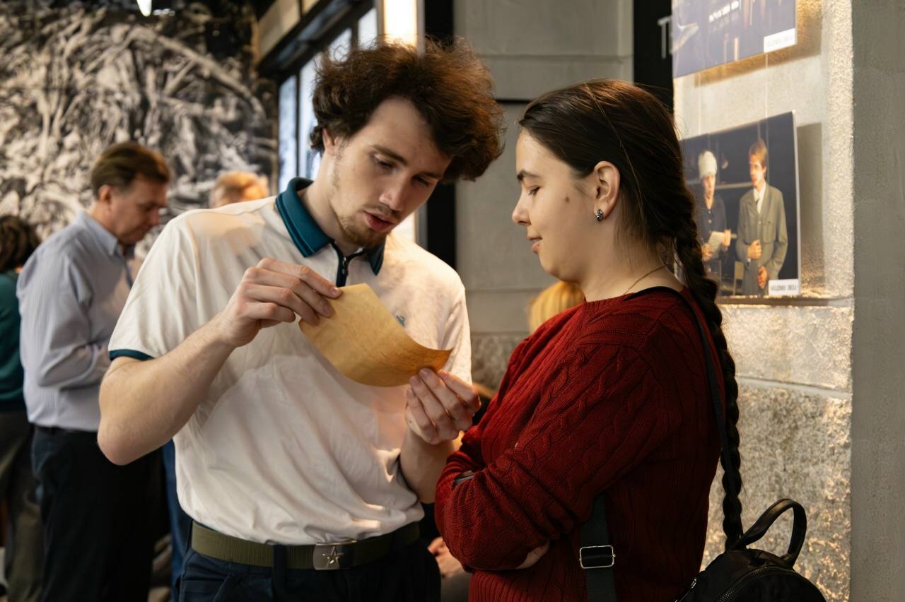 Стихобаттл собрал сильнейших в новгородском театре «Малый» Стихобаттл собрал сильнейших в новгородском театре «Малый»