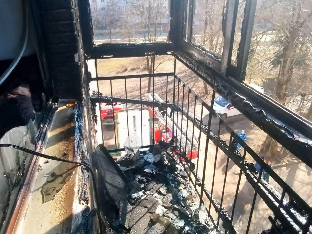 На улице Ломоносова загорелся балкон На улице Ломоносова загорелся балкон