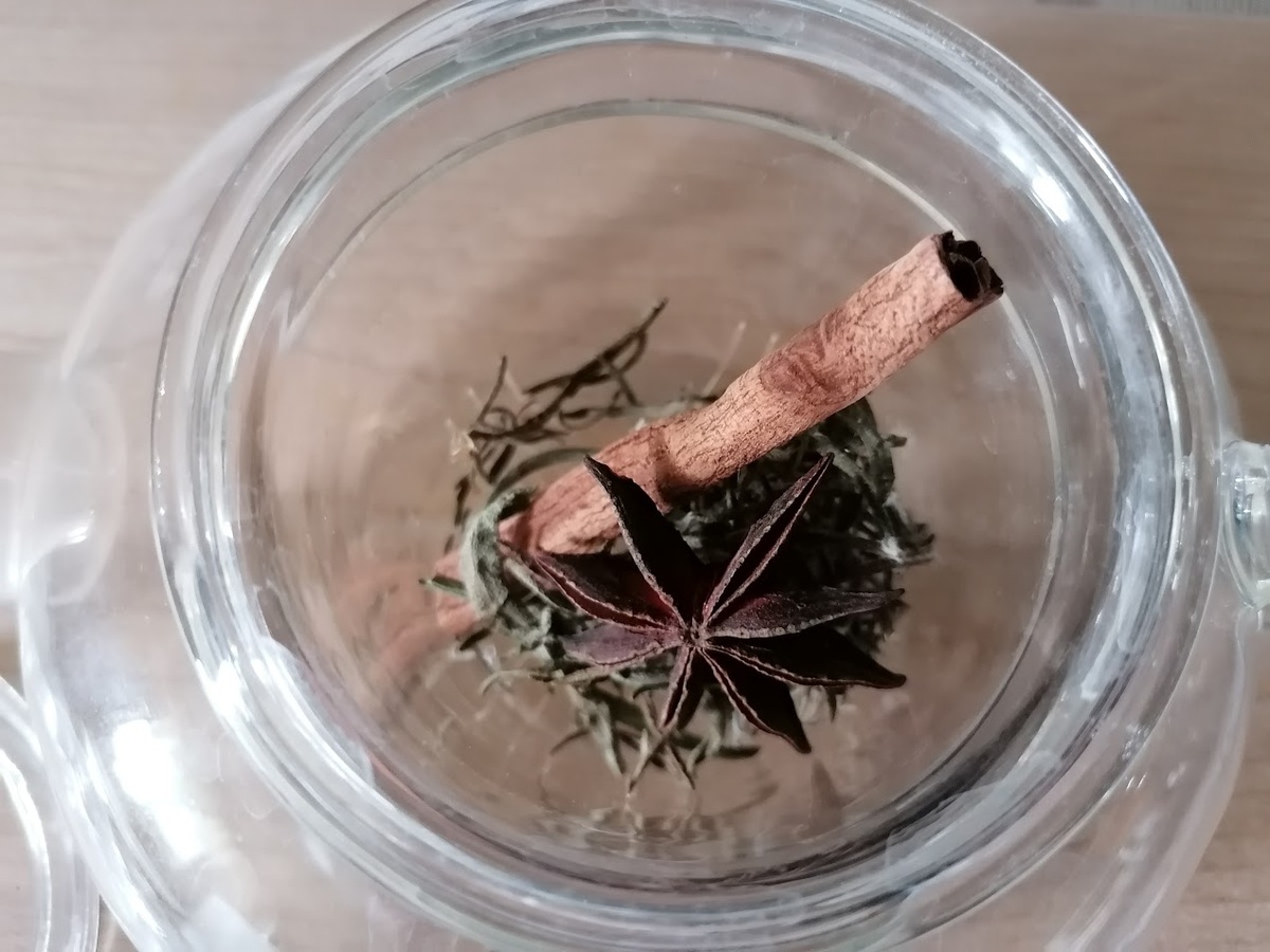 Разбираемся в разнице между кассией и корицей: что мы не знаем о популярных пряниностях