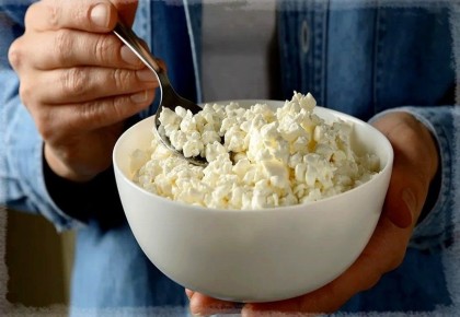 Причины, по которым творог не лучший ужин после 60 лет