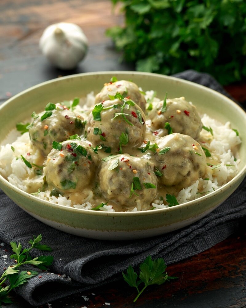 Нежные тефтели в чесночно-сливочном соусе: просто и вкусно