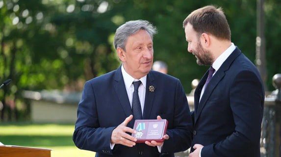 ������������ �������������� � �������� ������������ ������� ���������� ������������ ��������� �� ������� ������ ���������� ������� � 40-������ �� �����