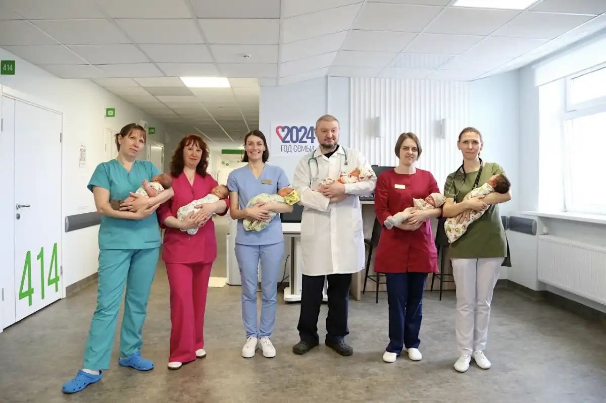 В Новгородском перинатальном центре по специальности «неонатология» трудится 11 врачей