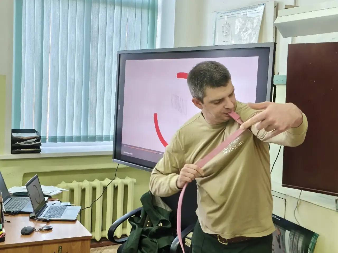 В школе поселка Краснофарфорный прошла встреча с ветераном СВО, участником проекта «СВОи Герои 53» Николаем Митенковым В школе поселка Краснофарфорный прошла встреча с ветераном СВО, участником проекта «СВОи Герои 53» Николаем Митенковым