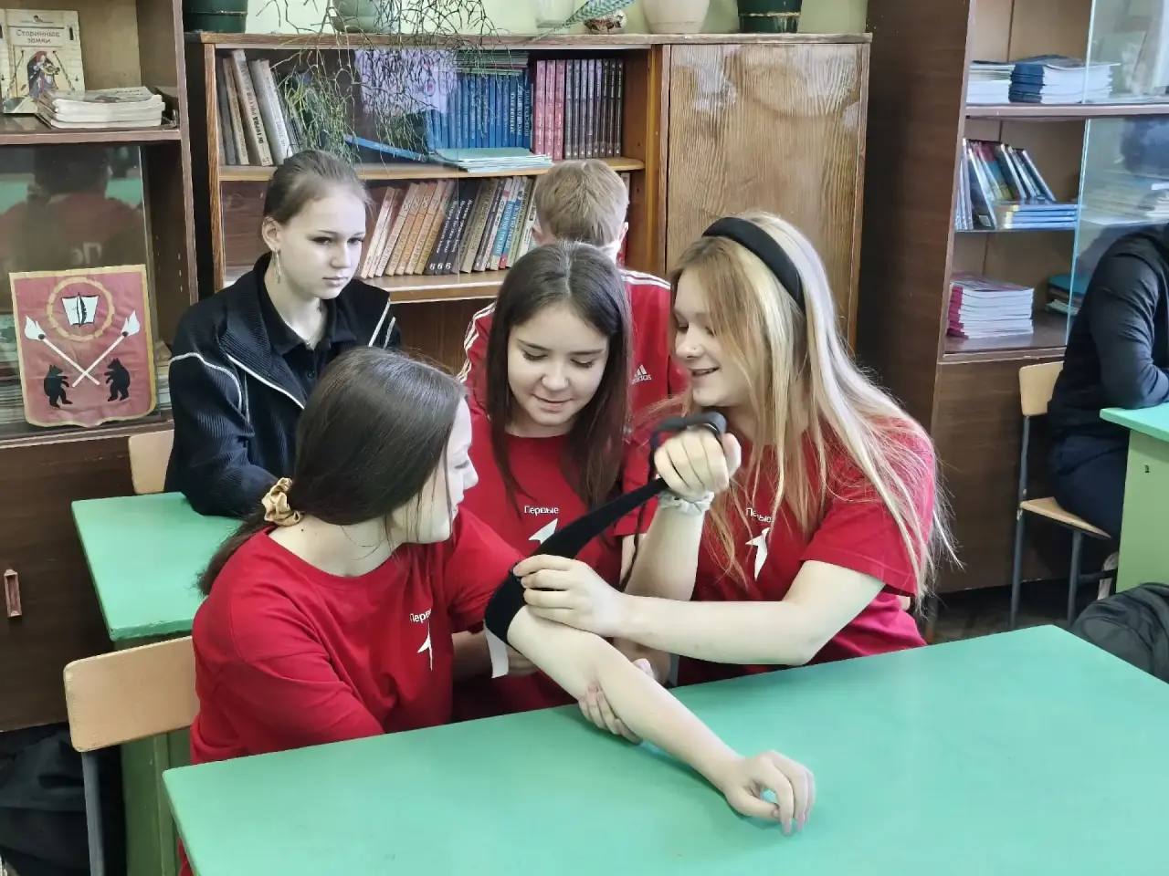 В школе поселка Краснофарфорный прошла встреча с ветераном СВО, участником проекта «СВОи Герои 53» Николаем Митенковым В школе поселка Краснофарфорный прошла встреча с ветераном СВО, участником проекта «СВОи Герои 53» Николаем Митенковым