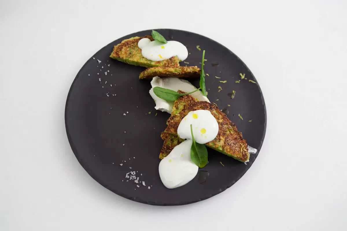 Кабачковые оладьи: новый взгляд на любимое блюдо с лимонной ноткой