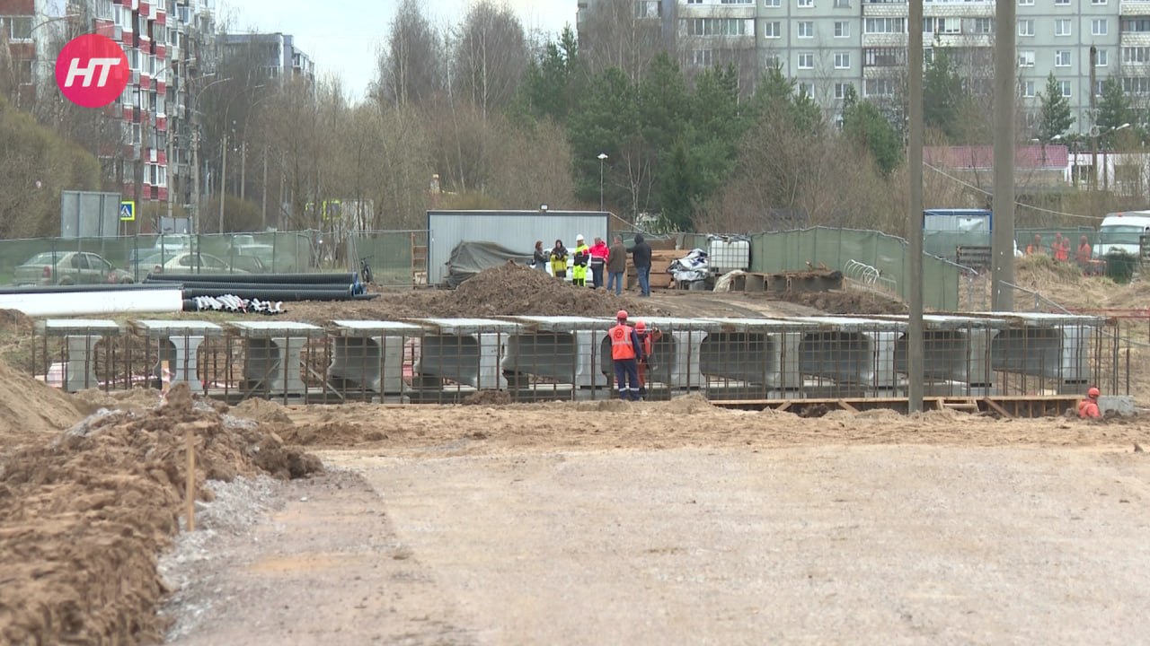 Продолжается строительство новой дороги и моста через реку Веряжа