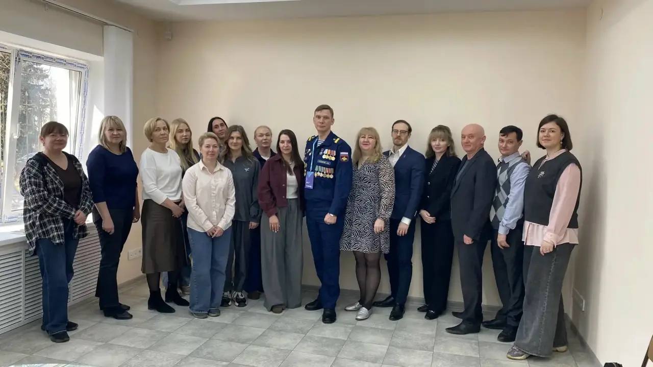 Участник проекта «СВОи Герои 53» Дмитрий Кузьмичев провёл лекцию о мужестве и героизме для сотрудников министерства культуры и туризма Новгородской области