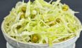 Три оригинальных салата с капустой и горошком, которые порадуют ваши вкусовые чувства