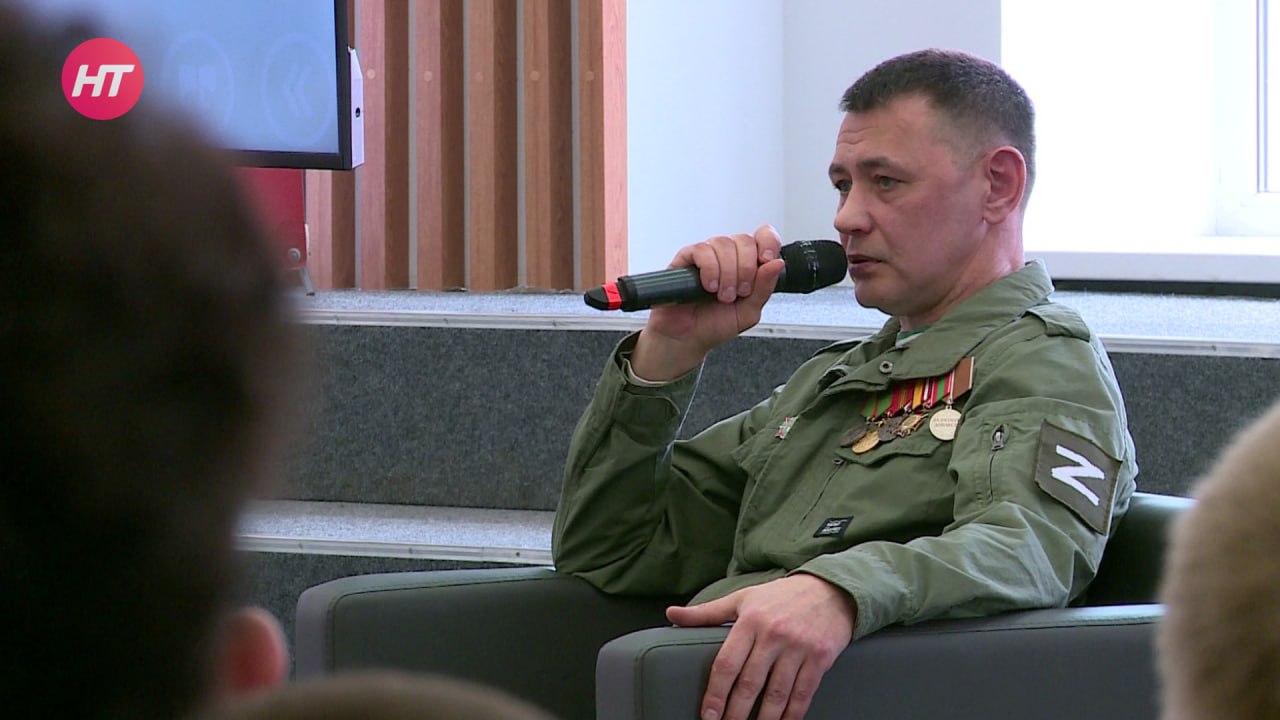 В Доме молодежи участник СВО Сергей Пестов встретился с семиклассниками