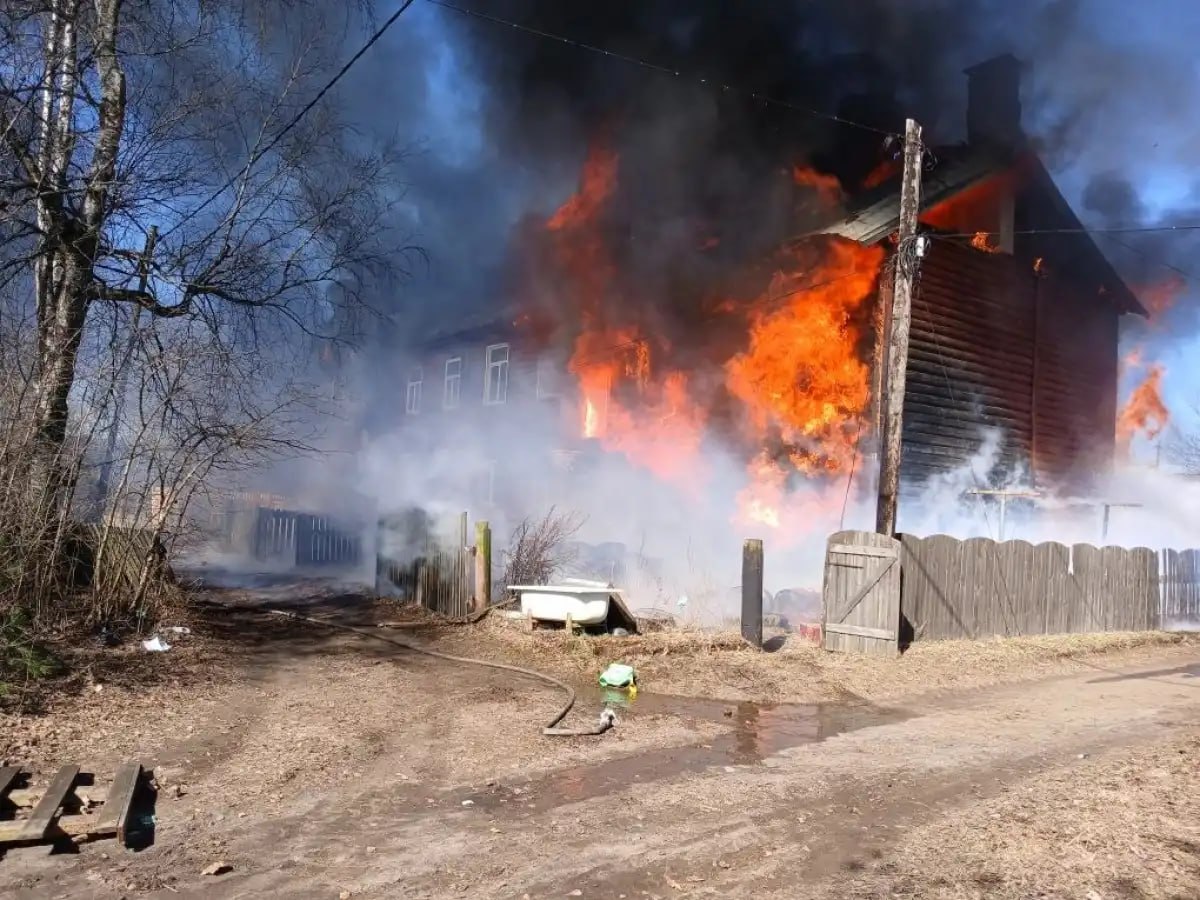 Глава Хвойнинского округа пообещала оказать помощь жителям горевшего дома