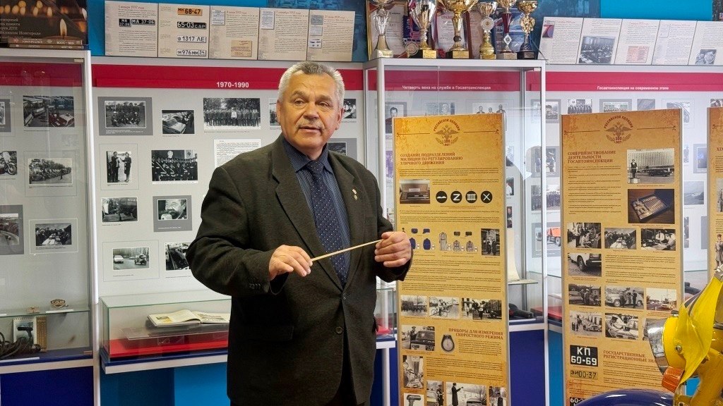 В музейной комнате Управления областной Госавтоинспекции с истоками становления и развития службы познакомились студенты 2-го курса дорожно-транспортного техникума, обучающиеся по специальности «Правоохранительная...