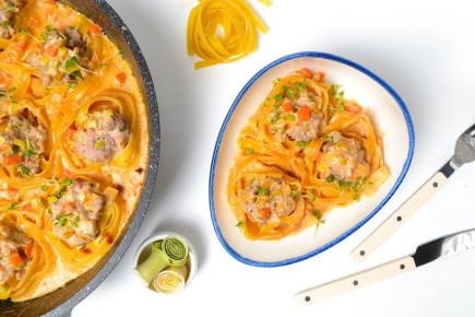 гнезда из макарон с фаршем — быстрое решение для обеда