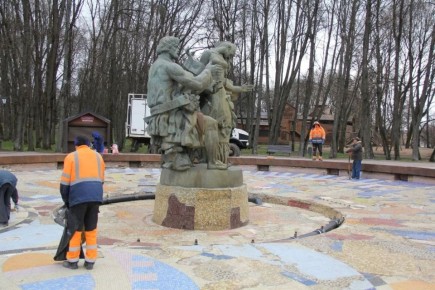 В Великом Новгороде восстанавливают мозаику фонтана «Садко»