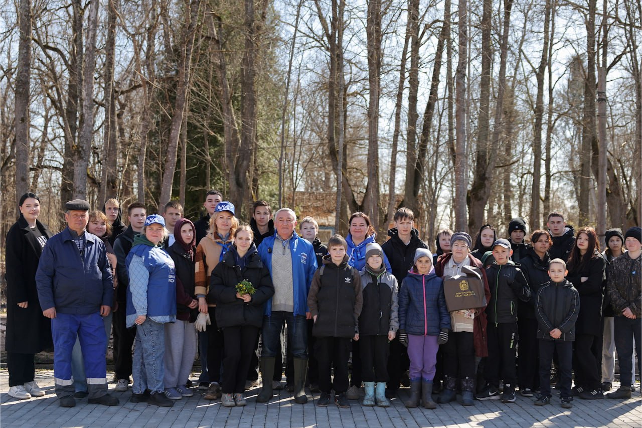 В парке усадьбы Выбити Солецкого округа прошла «Генеральная уборка» В парке усадьбы Выбити Солецкого округа прошла «Генеральная уборка»