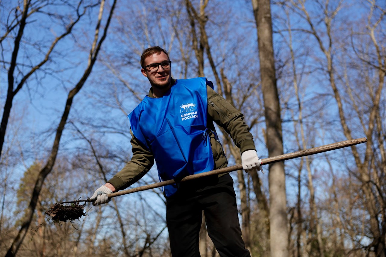 В парке усадьбы Выбити Солецкого округа прошла «Генеральная уборка» В парке усадьбы Выбити Солецкого округа прошла «Генеральная уборка»
