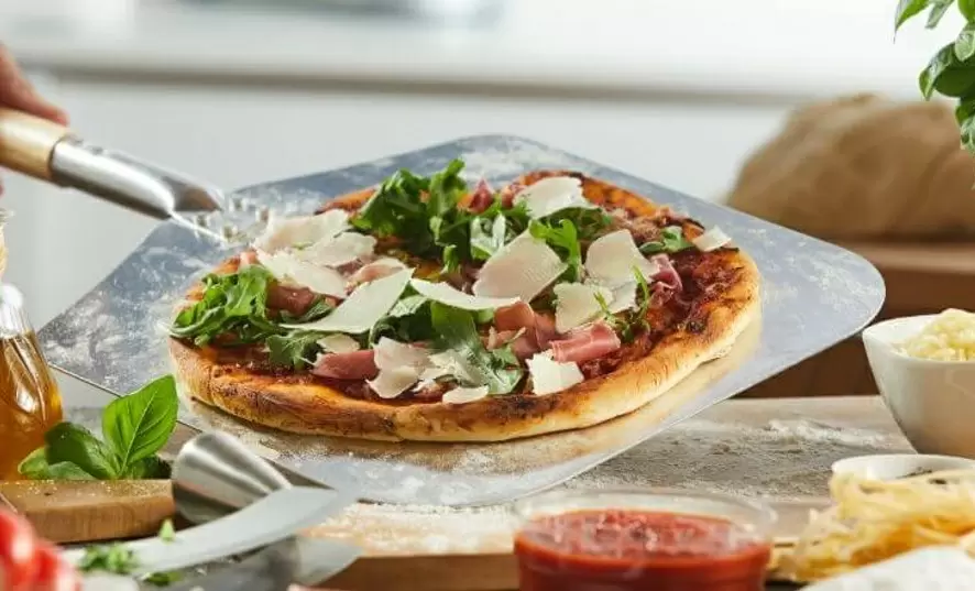 Простой рецепт пиццы на сковороде для всей семьи