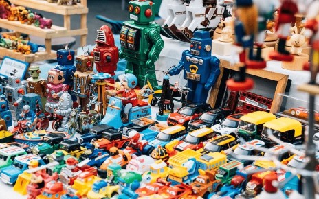 Почему игрушечный минимализм способствует развитию ребенка