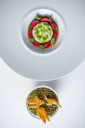 Овощи с рикоттой и черешней: Сочетание традиций и современных вкусов