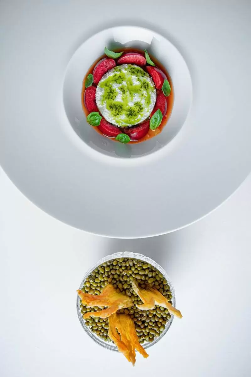 Овощи с рикоттой и черешней: Сочетание традиций и современных вкусов