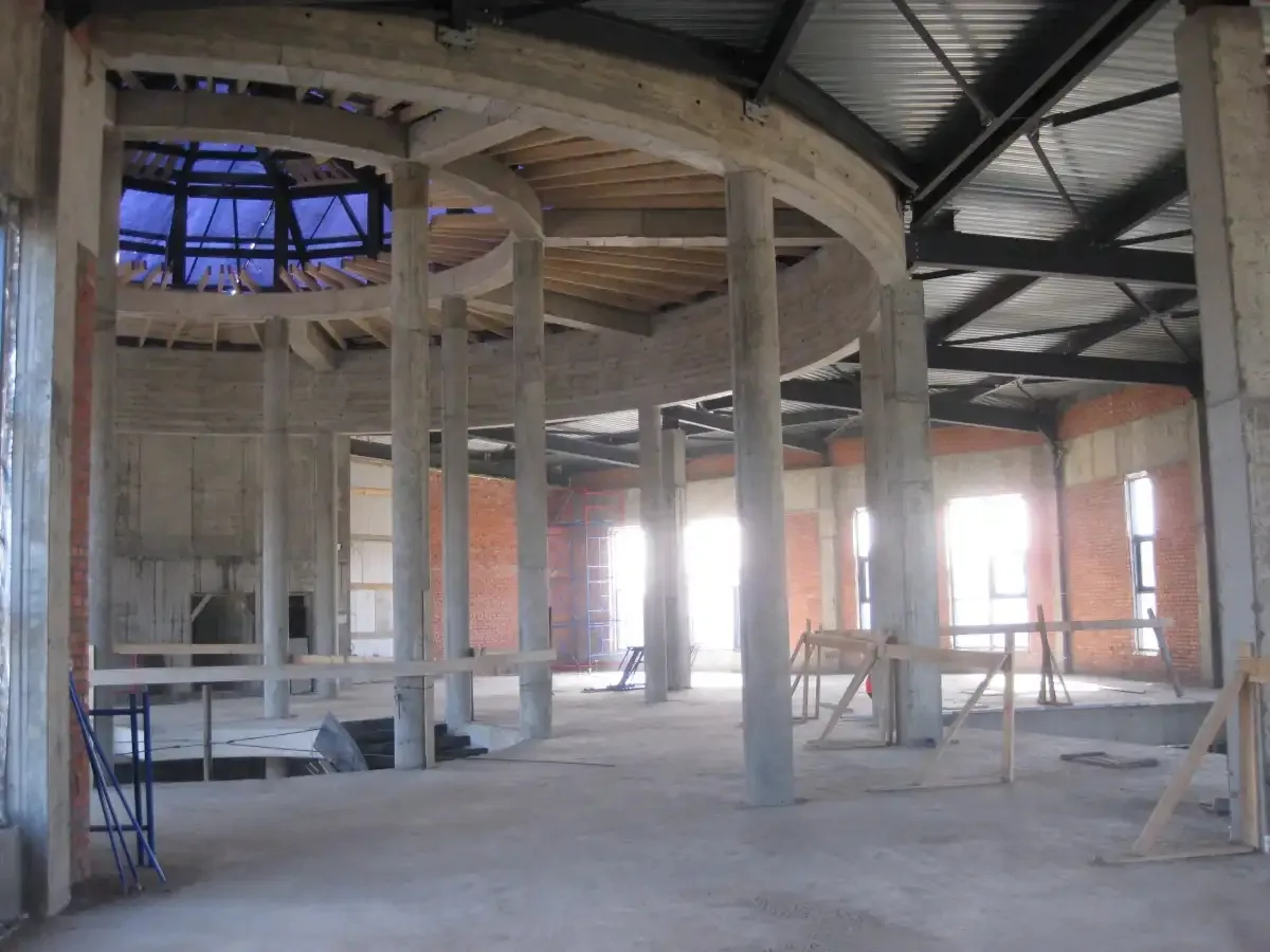 В Боровичах идёт отделка фасада строящегося развлекательного центра «Терра Нова»