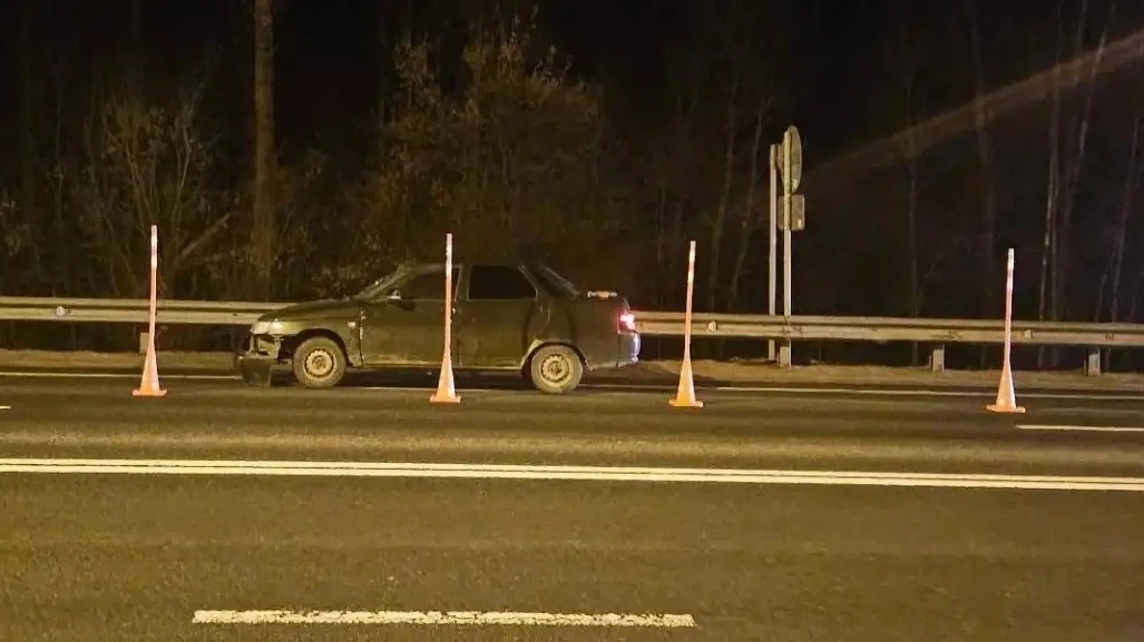 Ночью на М-10 в Валдайском округе 18-летний водитель «ВАЗа» сбил пешехода