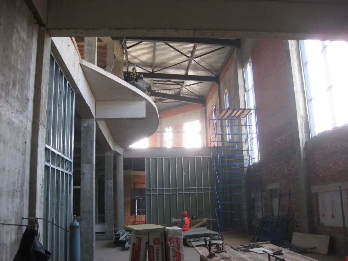 В Боровичах идёт отделка фасада строящегося развлекательного центра В Боровичах идёт отделка фасада строящегося развлекательного центра