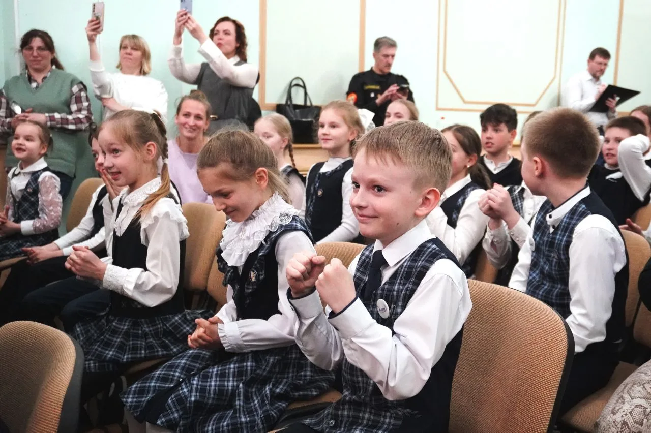 Александр Розбаум: Уважаемые Новгородцы!. Сегодня во Дворце детского (юношеского) творчества имени Лёни Голикова прошла торжественная церемония подведения итогов и награждения победителей муниципального этапа Всероссийской... Александр Розбаум: Уважаемые Новгородцы!. Сегодня во Дворце детского (юношеского) творчества имени Лёни Голикова прошла торжественная церемония подведения итогов и награждения победителей муниципального этапа Всероссийской...