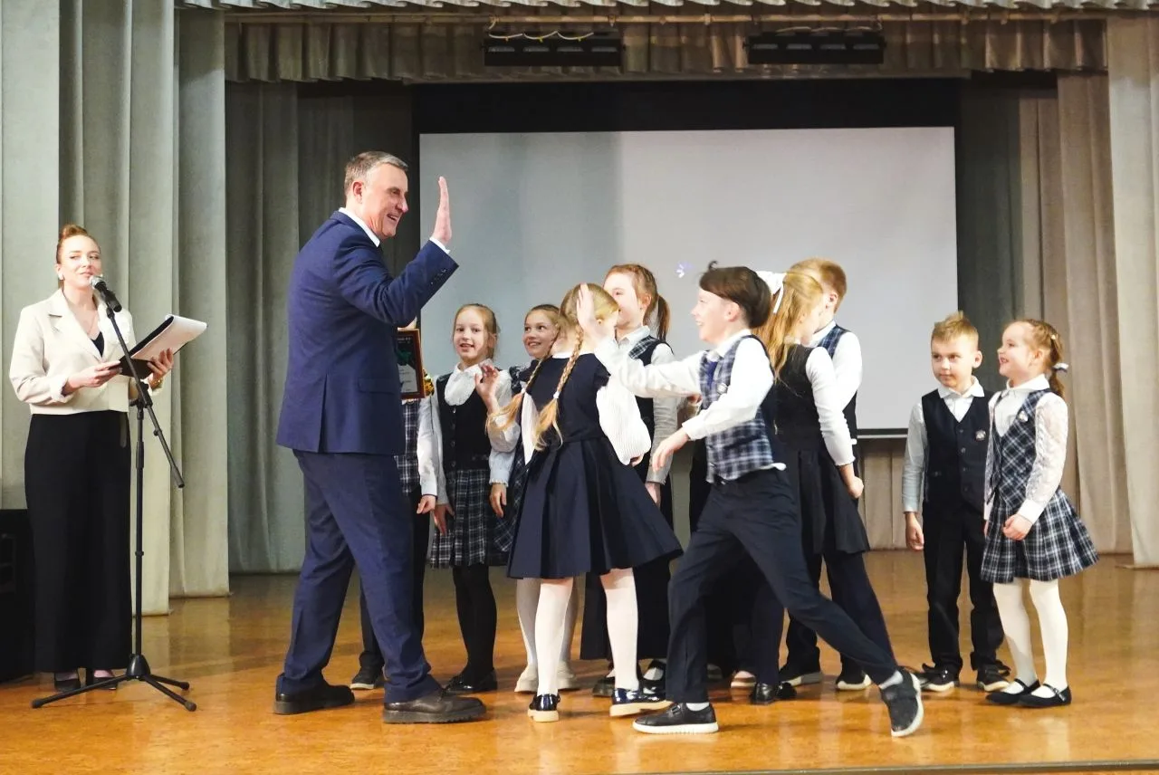 Александр Розбаум: Уважаемые Новгородцы!. Сегодня во Дворце детского (юношеского) творчества имени Лёни Голикова прошла торжественная церемония подведения итогов и награждения победителей муниципального этапа Всероссийской... Александр Розбаум: Уважаемые Новгородцы!. Сегодня во Дворце детского (юношеского) творчества имени Лёни Голикова прошла торжественная церемония подведения итогов и награждения победителей муниципального этапа Всероссийской...