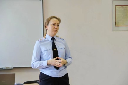 Студенты-юристы познакомились с работой кинологов регионального УМВД