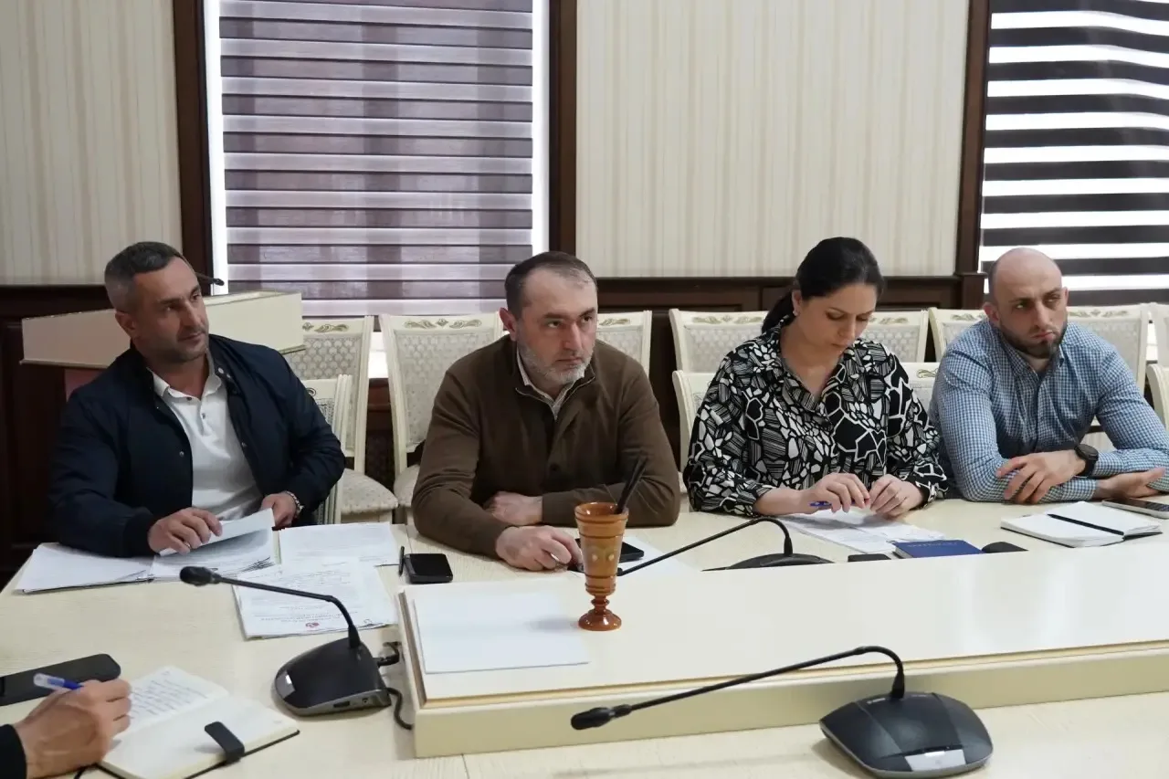 Сегодня в администрации Дербента состоялось заседание комиссии по организации сноса самовольных построек на территории города Сегодня в администрации Дербента состоялось заседание комиссии по организации сноса самовольных построек на территории города