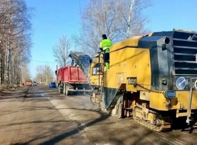 В Боровичах ремонтируют дорогу на Советской улице