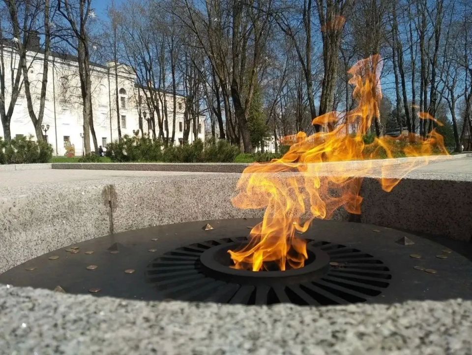 Мемориалы «Вечный огонь» в Новгородской области проверили к Дню Победы