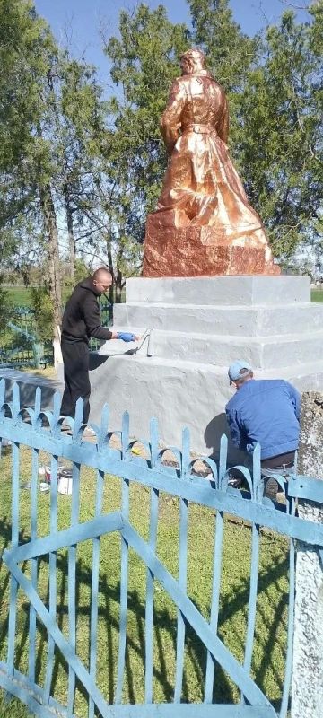 Новгородская область продолжает восстановительные работы в подшефных районах Запорожской области Новгородская область продолжает восстановительные работы в подшефных районах Запорожской области